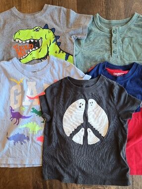 Mixed Brand 3T T-Shirt Lot Bundle - Gap, Old Navy, Dinos, Ghosts